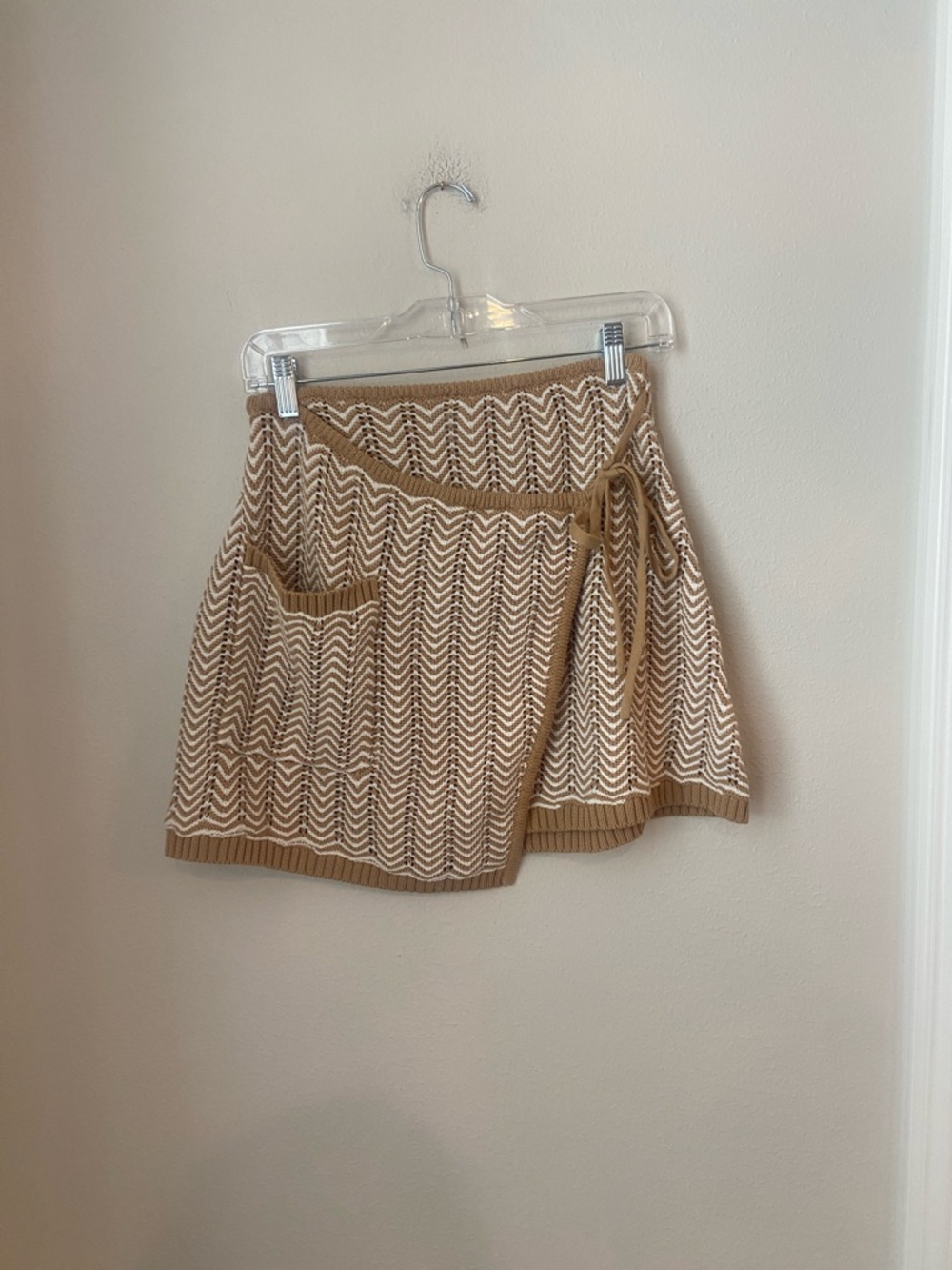 Sabo Skirt Reims Knit Mini Skirt M Tan White Chevron Stretch Boho NWT - Picture 3 of 8